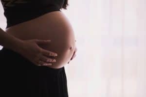 5 postures de Yoga pour les futures mamans - Corps et Santé