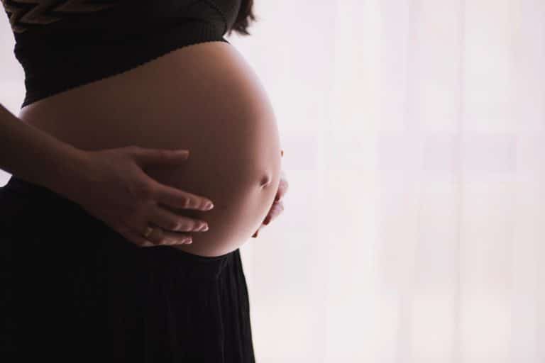 5 postures de Yoga pour les futures mamans - Corps et Santé