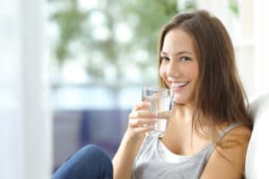 Minérale, gazeuse, du robinet : boire de l’eau oui, mais laquelle choisir ?