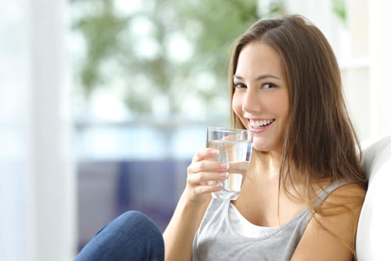 Minérale, gazeuse, du robinet : boire de l’eau oui, mais laquelle choisir ?