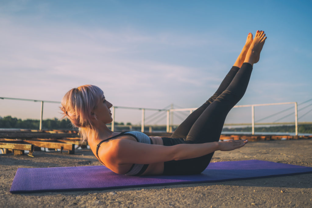 Le Hundred Pilates pour muscler les bras et travailler les épaules.