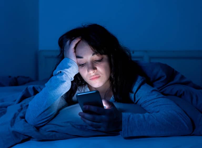 C’est quoi la procrastination de l’heure du coucher ?