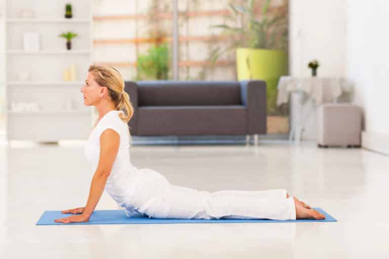 Bien vieillir avec le yoga et le Pilates : des bienfaits prouvés après 50 ans