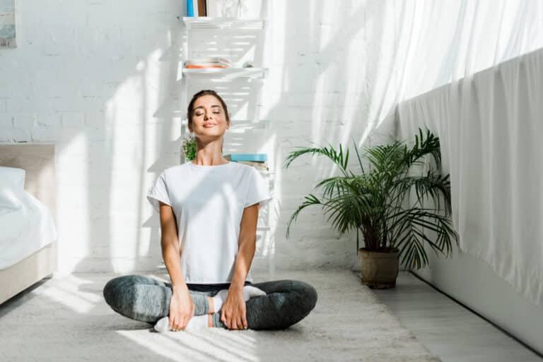 Créez un espace de yoga optimal chez vous avec nos conseils !