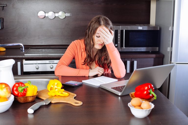 Bien manger malgré la fatigue mentale : solutions simples